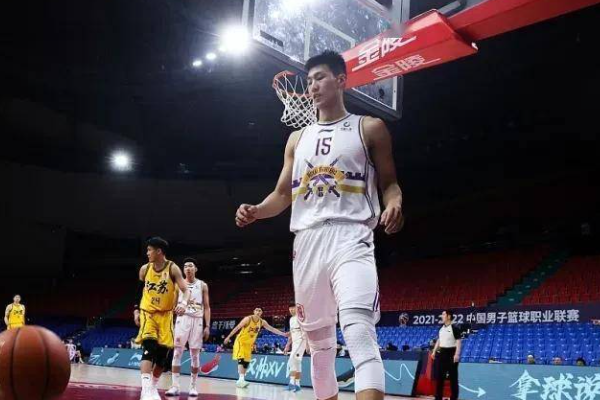 CBA一个赛季要打多少场比赛?